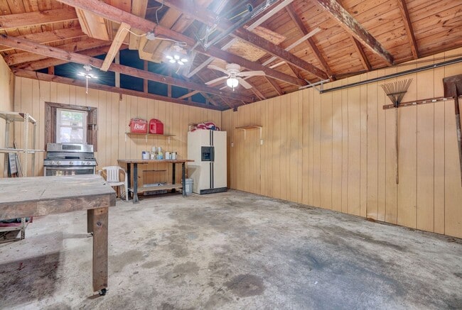 Building Photo - Charming Cape Cod Home - Fenced Yard, Detached Garage, Pet Friendly!