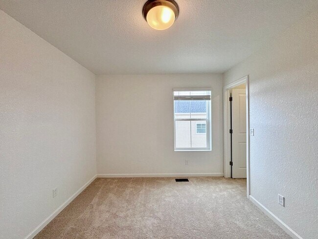 Building Photo - December FREE If Lease Starts By Nov. 15!!