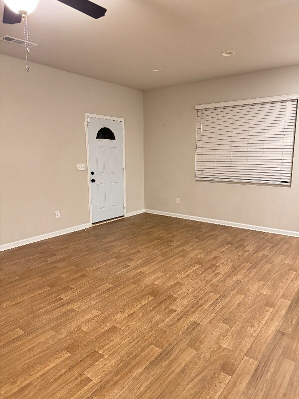 Building Photo - 2801 Ridgeview Dr