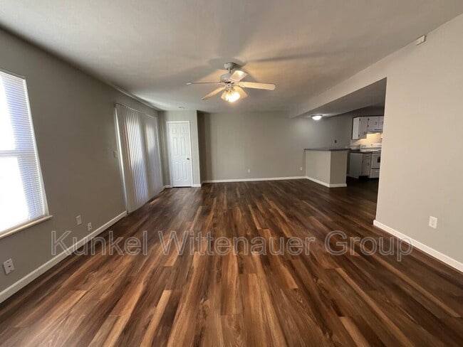 Building Photo - 415 Williamsburg Dr