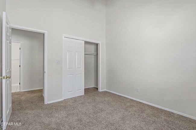 Building Photo - 7239 Desert Jewel Dr