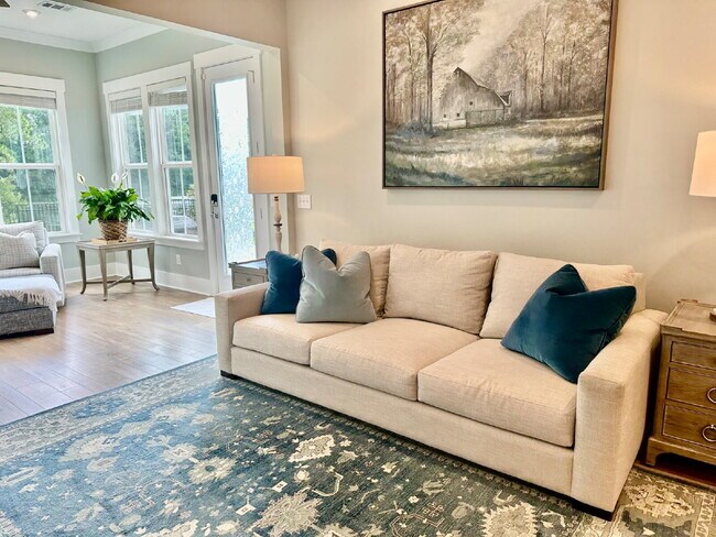 Building Photo - Beautiful Four Bedroom Fully Furnished Home Located in The Walk!