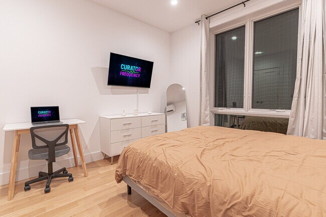 Building Photo - 248 Schaefer St