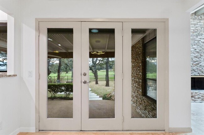 Building Photo - 11532 Spicewood Pkwy