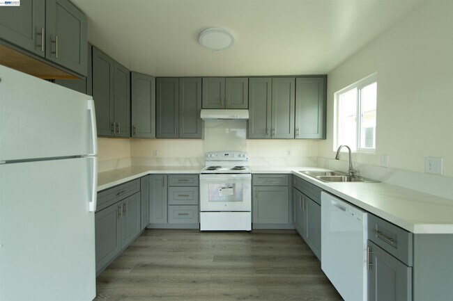 Building Photo - 3639 Patterson Ave