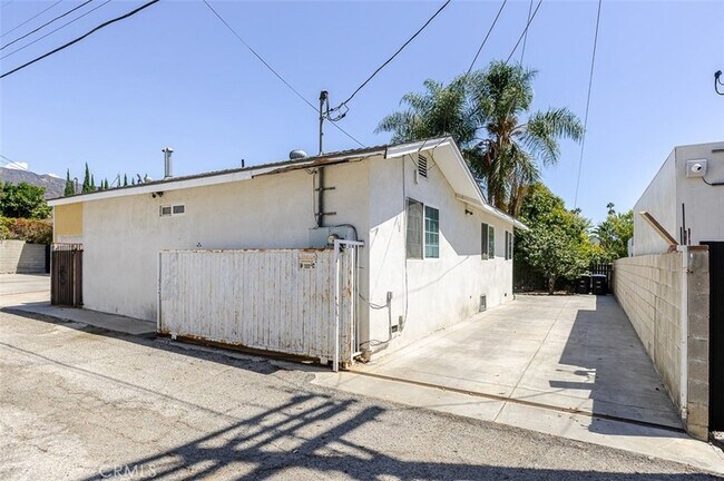 Building Photo - 1217 Elm Ave