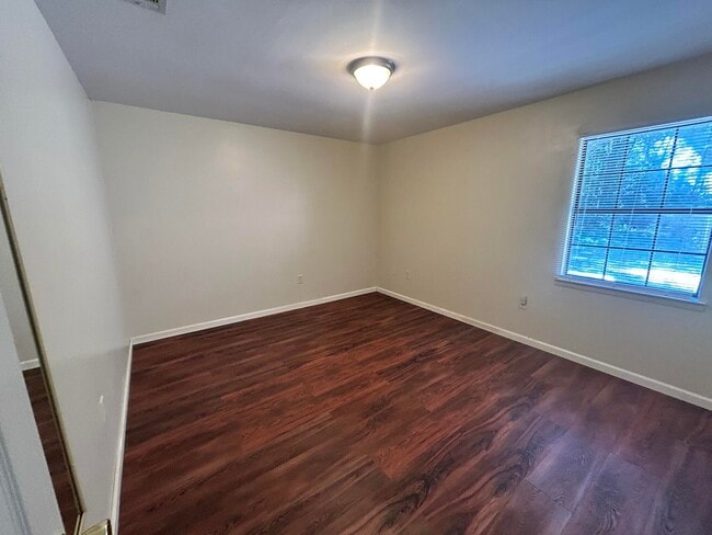 Building Photo - 3002 Stillwell Blvd
