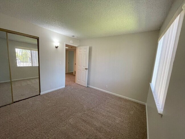 Building Photo - Nor Cal Realty Inc, 3BD 2 BTH condo ***Mes...
