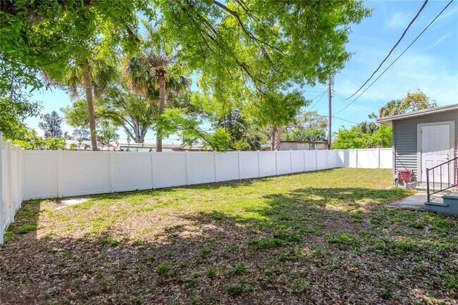 Building Photo - 1528 W River Shore Way