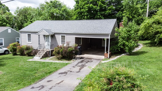 Building Photo - 2313 Brice St