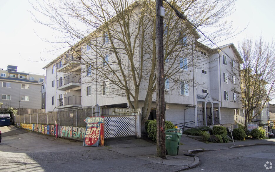 Building Photo - Dry Creek Apartments