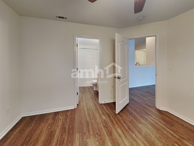 Building Photo - 9468 W Trestlewood Dr