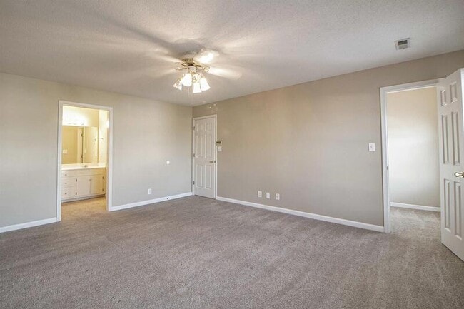 Building Photo - 3417 E Henderson Way