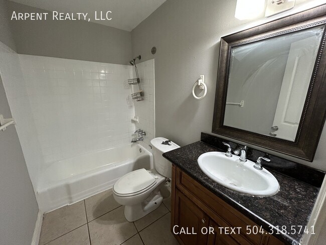 Building Photo - 2713 Volpe Dr