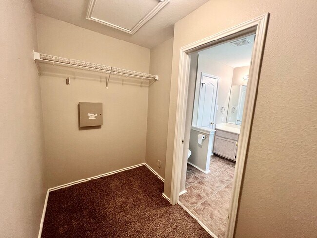 Building Photo - **APPLICATION RECEIVED** *COMING SOON* *MOVE IN SPECIAL* Pet-Friendly 3BD/2.5BA with Bonus Loft, ...