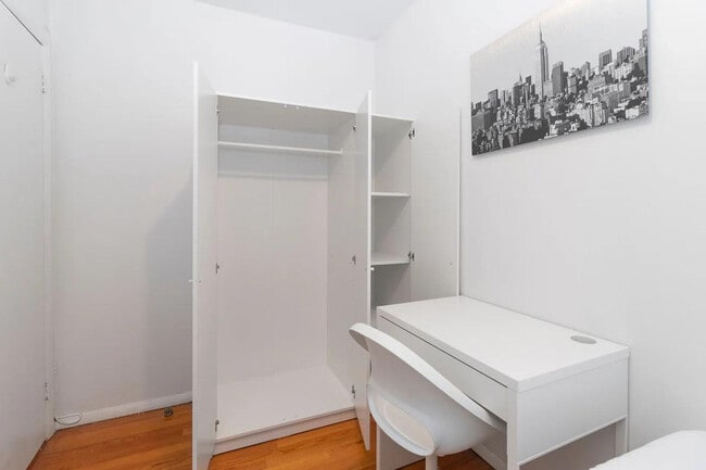 Building Photo - 304e E 95th St