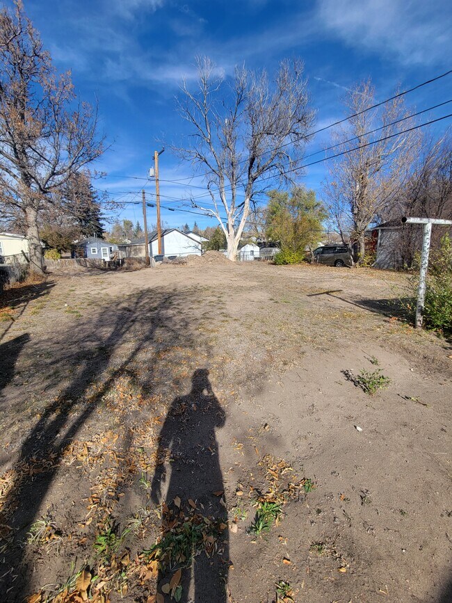 Building Photo - 2406 E 10th St