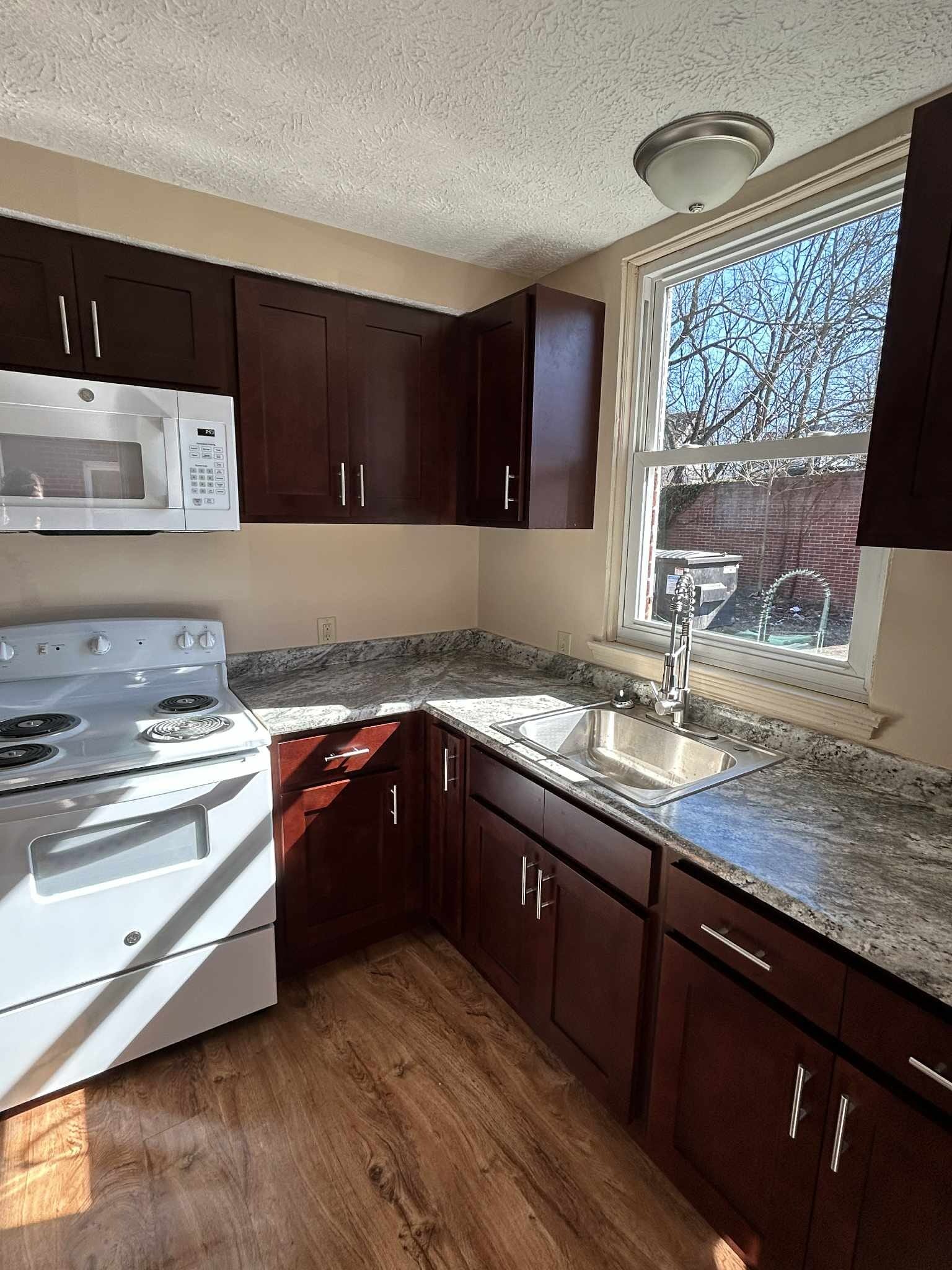 Building Photo - 459 W 3rd St