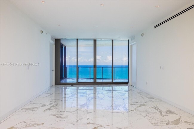 Building Photo - 15701 Collins Ave