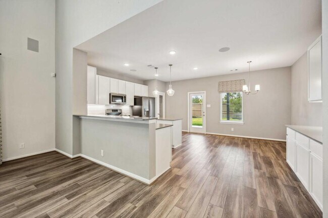 Building Photo - 15246 White Moss Dr