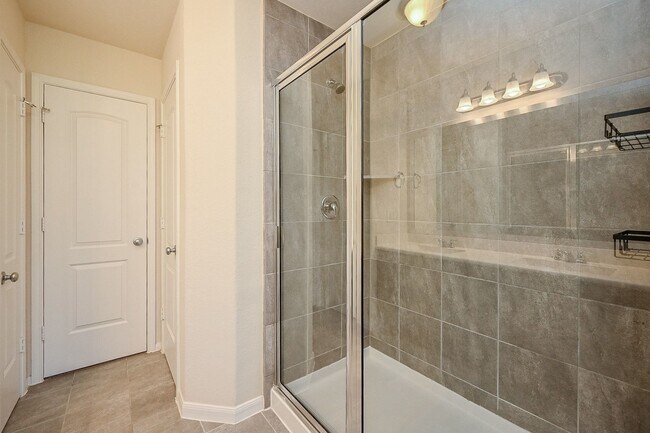 Building Photo - 8231 Hawthorn Vly Ln