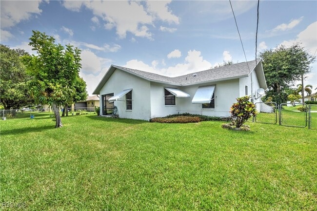 Building Photo - 1402 SW 1st Ave