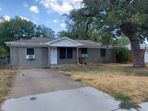Building Photo - 1717 Magnolia Dr