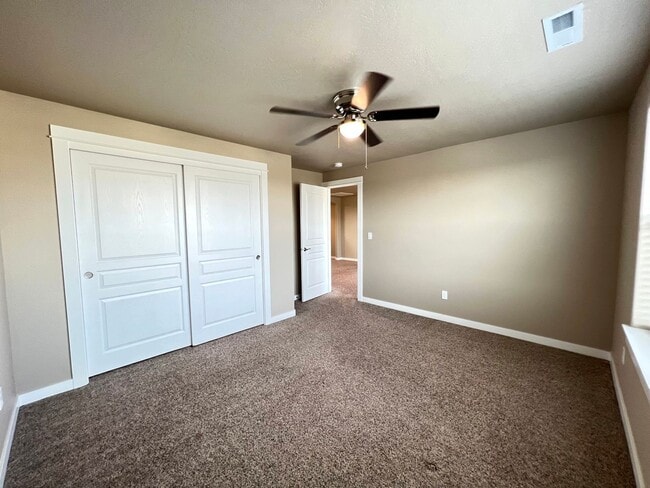 Building Photo - West Richland Home On 0.32 Acres