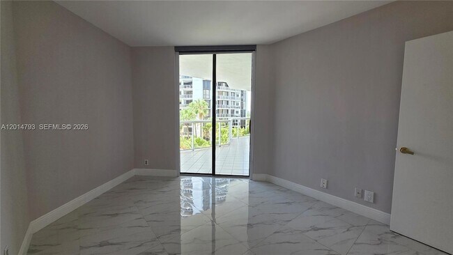 Building Photo - 3610 Yacht Club Dr