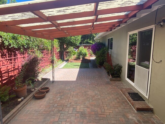 Building Photo - 301 Lacour Way