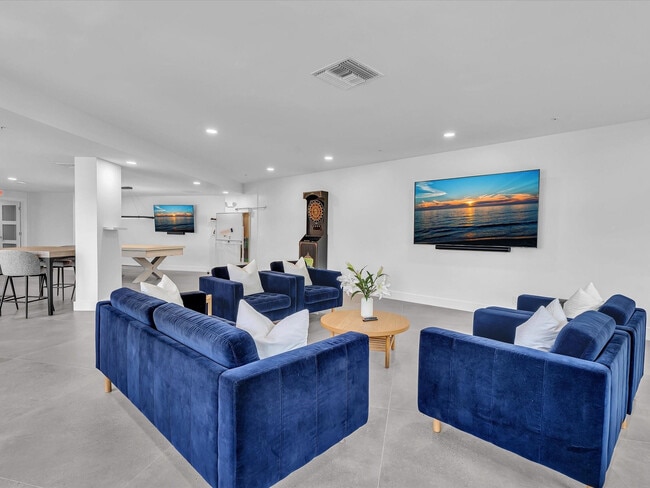 Building Photo - 3000 Holiday Dr