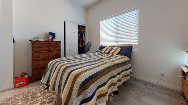 Building Photo - 5126 Ewing St