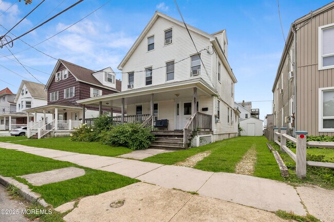 Building Photo - 113 12th Ave