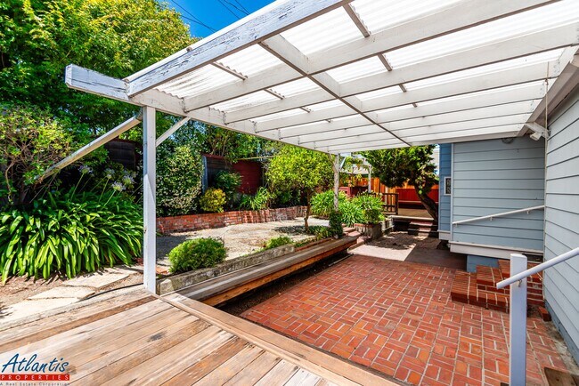 Building Photo - Beautiful Home | Desirable Location