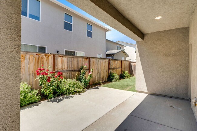 Building Photo - Modern 4BR Sacramento Home with Exclusive Clubhouse!