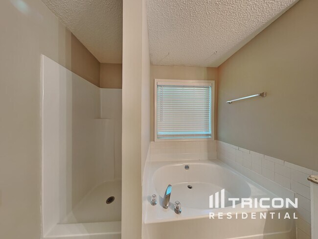 Building Photo - 4108 Lake Summit Ct