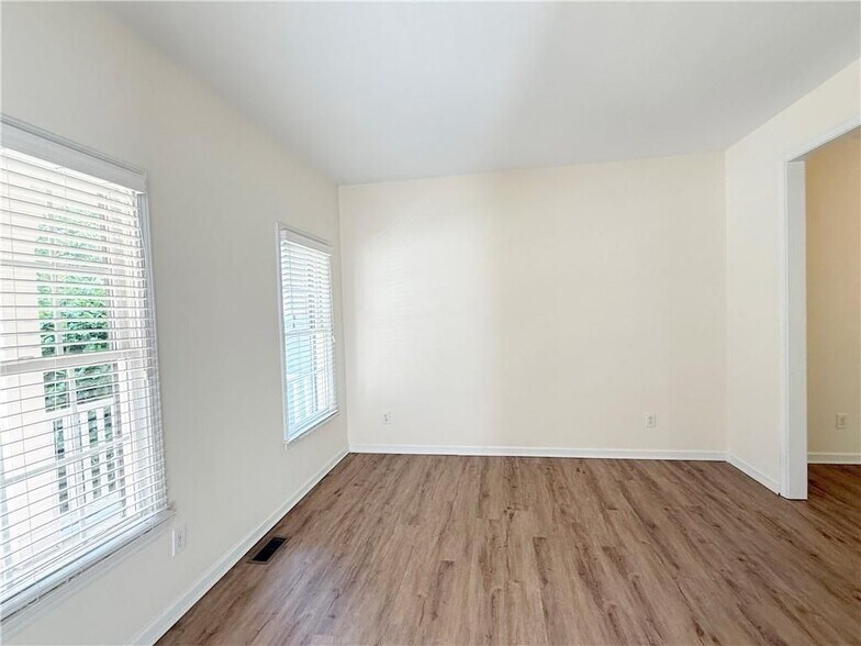Building Photo - 350 Laurel Glen Crossing