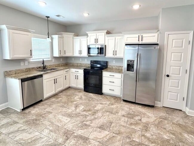 Building Photo - Now Leaseing a 4 Bedroom 3 Bath Home In Southeast Memphis