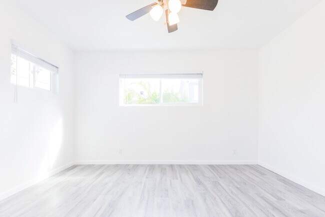 Building Photo - Ocean Avenue Duplex