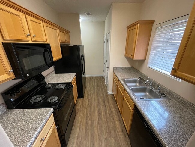 Building Photo - BRIDGEWATER HOME! PRE-LEASING FOR AUGUST 2...