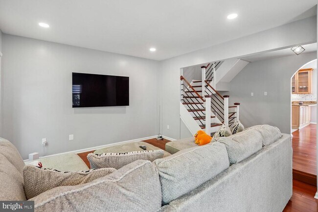 Building Photo - 6608 Westbury Oaks Ct