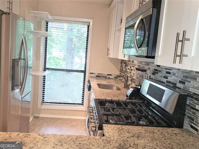 Building Photo - 602 Wynnes Ridge Cir SE