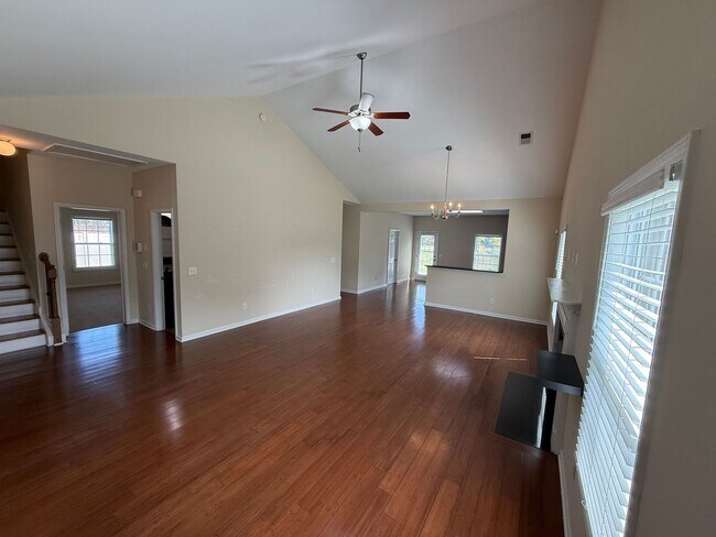 Building Photo - Beautiful Brick Home in Patriot Village!