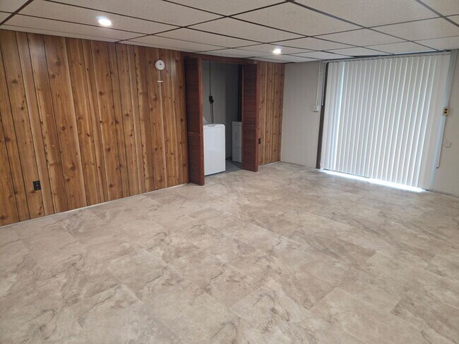 Building Photo - 2-bedroom townhouse.
