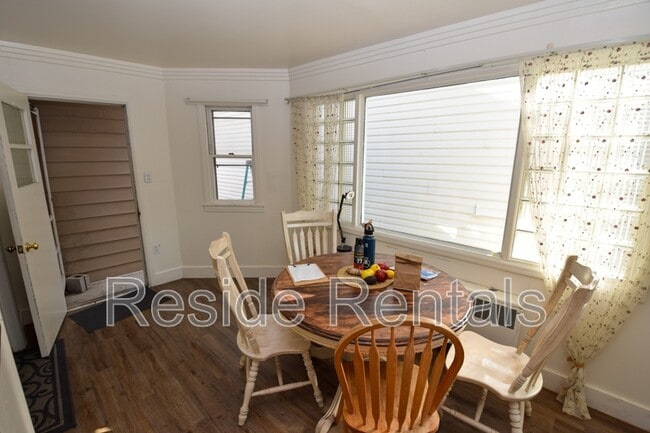 Building Photo - 686 Darwin Ave