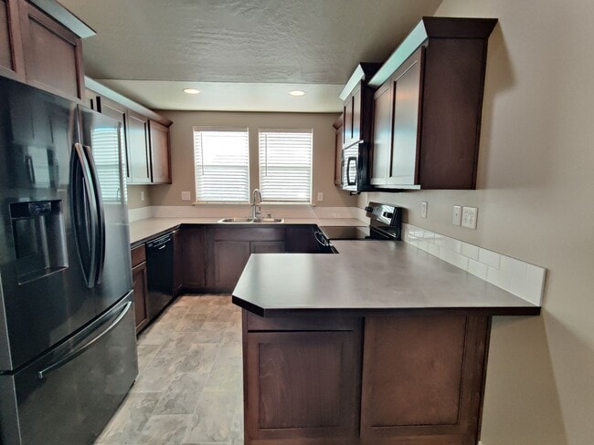 Building Photo - Great South Richland Location