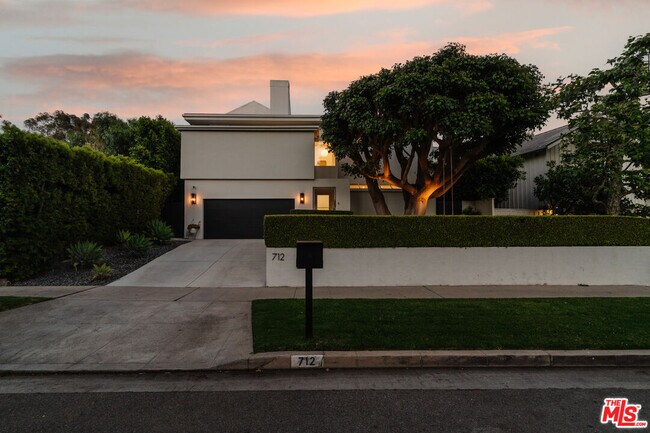 Building Photo - 712 San Lorenzo St