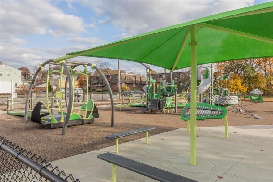 Building Photo - 10 Josephine St