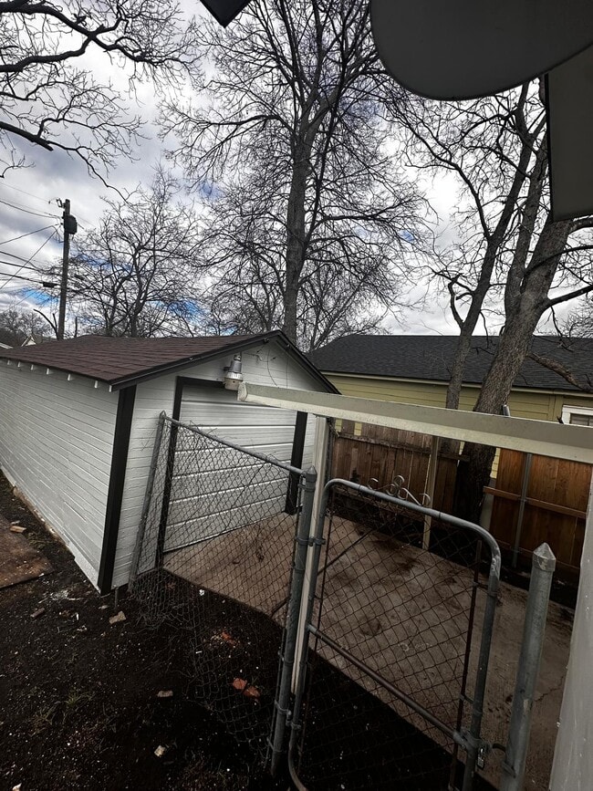 Building Photo - 2909 Alexander Ave