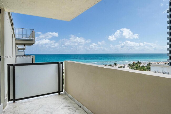 Building Photo - 1623 Collins Ave